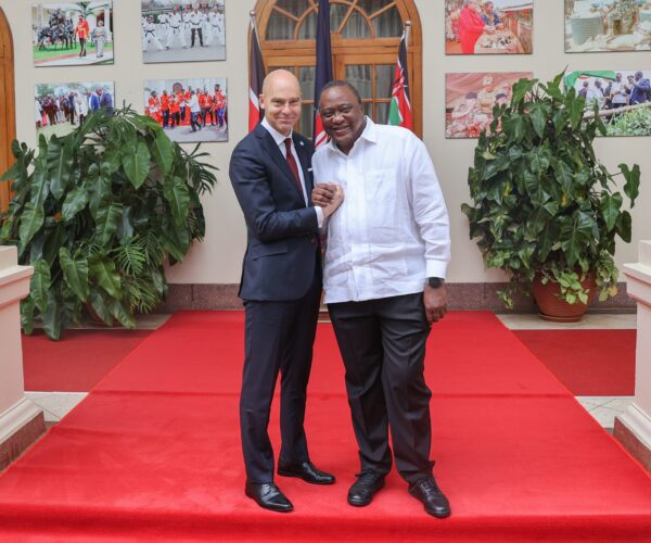 His-Excellency-Uhuru-Kenyatta-President-Republic-of-Kenya-and-Prof.-Dr-Patrick-Verkooijen-CEO-Global-Center-on-Adaptation-GCA-at-the-State-House-Nairobi-after-the-meeting-on-Monday-May-16-2022-scaled (1)